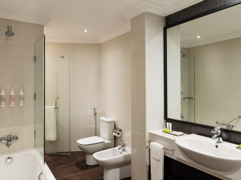 Le Meridien Mina Seyahi Beach Resort & Waterpark 