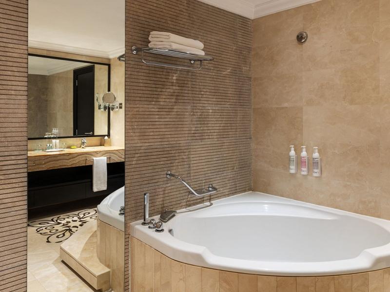 Le Meridien Mina Seyahi Beach Resort & Waterpark 