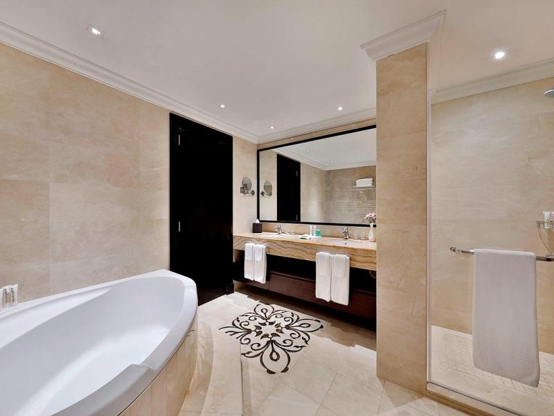 Le Meridien Mina Seyahi Beach Resort & Waterpark 