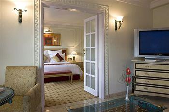 Sheraton Grand Pune Bund Garden Hotel