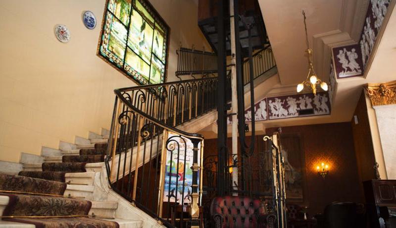 Paradise inn Le Metropole