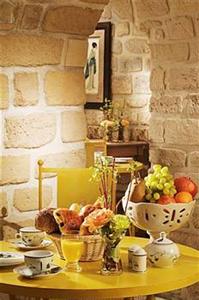 Le Relais Montmartre