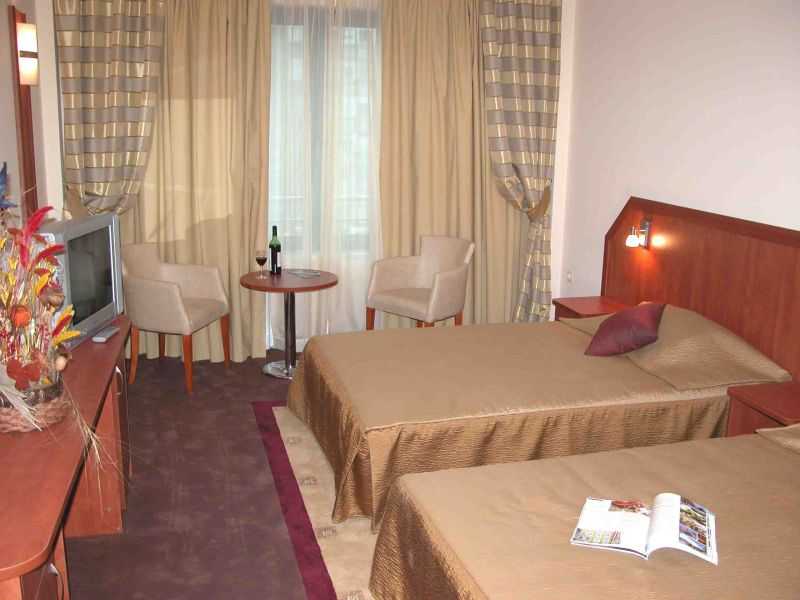 Legends Business Hotel