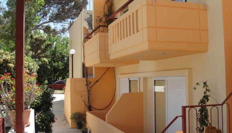 Leonidas Rooms & Studios