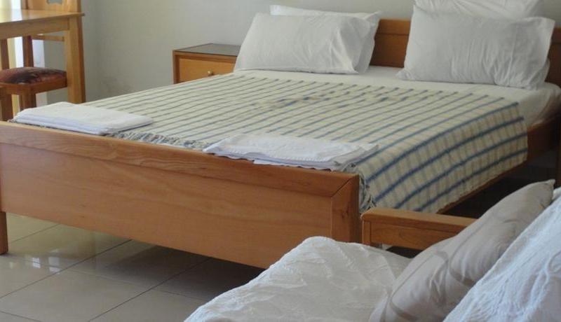 Leonidas Rooms & Studios