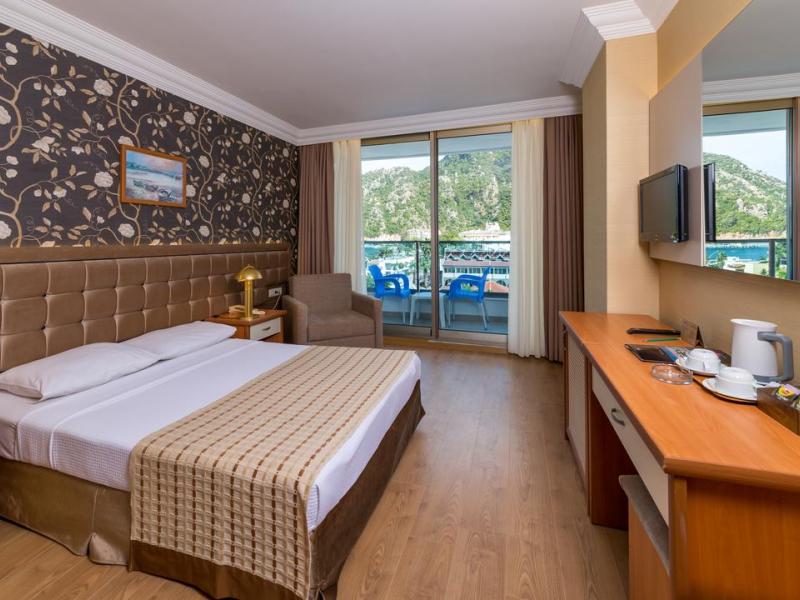 L’etoile Beach Hotel