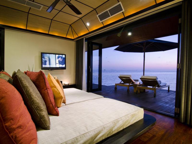 Lily Beach Resort & Spa at Huvahendhoo