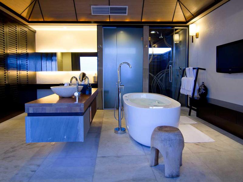 Lily Beach Resort & Spa at Huvahendhoo