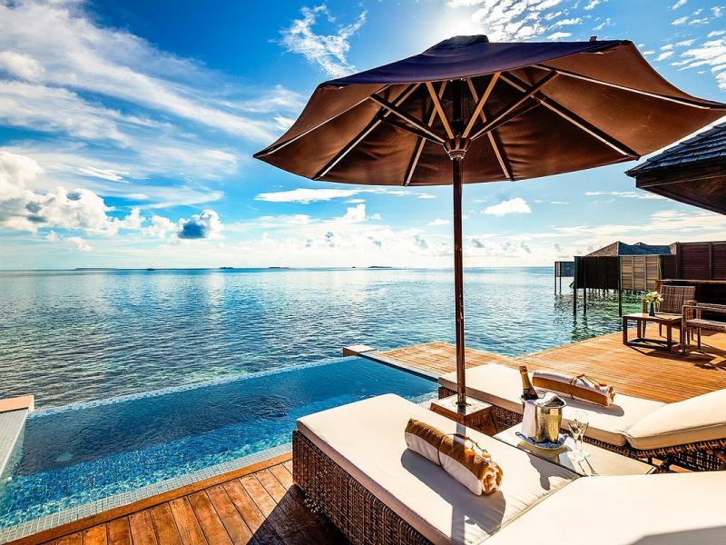 Lily Beach Resort & Spa at Huvahendhoo