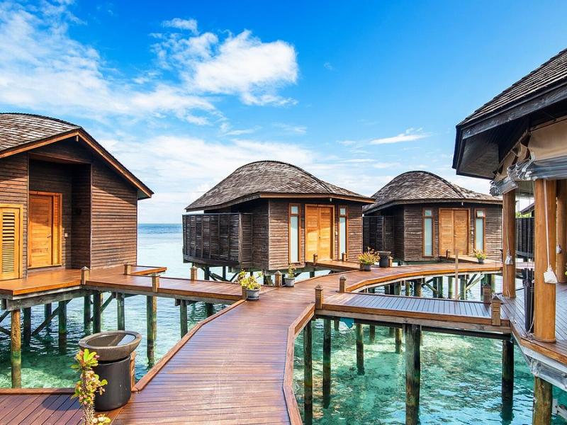 Lily Beach Resort & Spa at Huvahendhoo