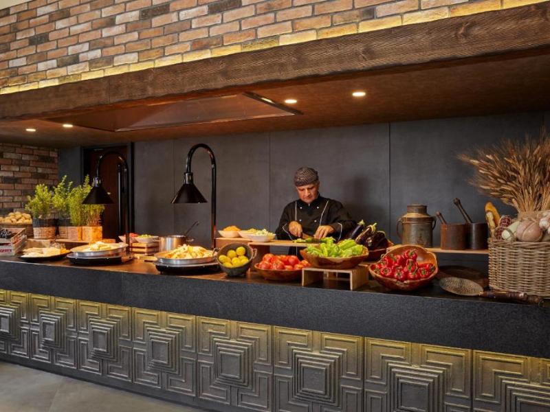 Limneon Golden Resort & SPA