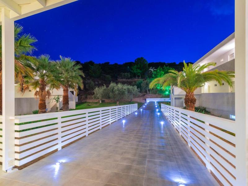 Lindos White Hotel & Suites