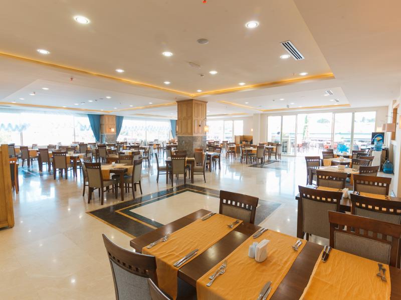 L'Oceanica Beach Resort Hotel