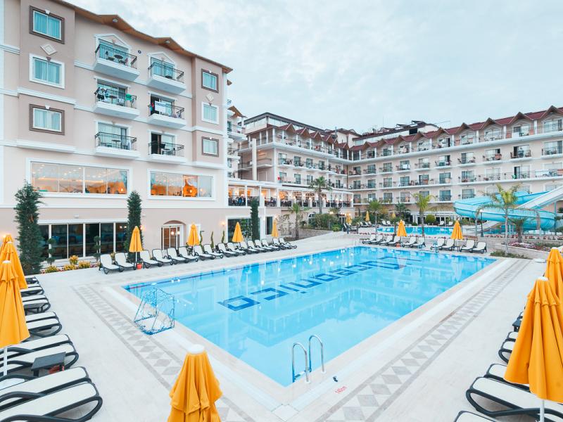 L'Oceanica Beach Resort Hotel