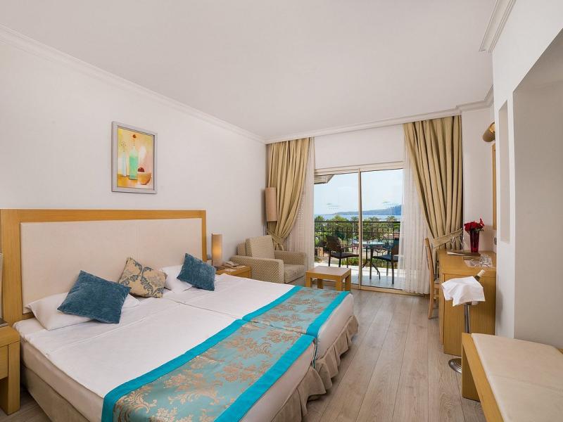 L'Oceanica Beach Resort Hotel