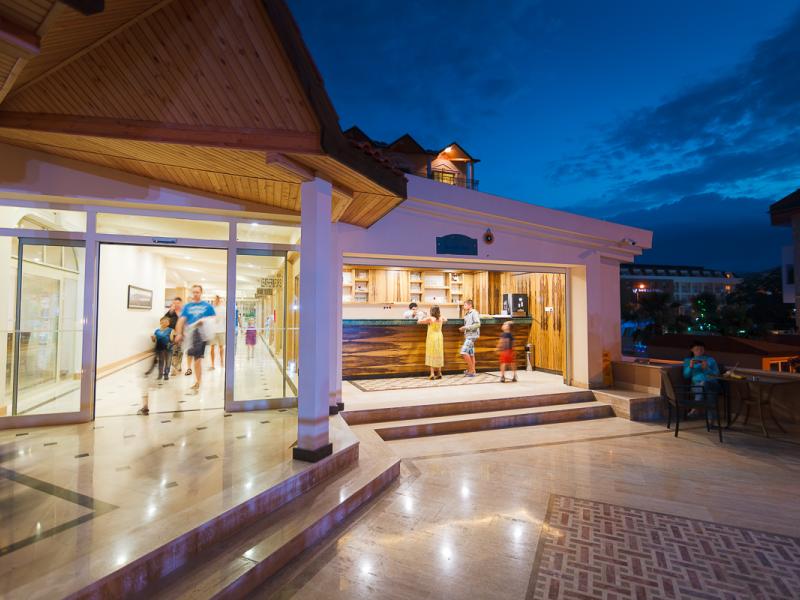 L'Oceanica Beach Resort Hotel