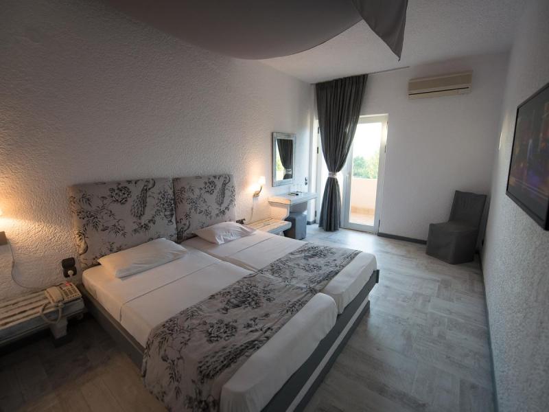 Long Beach Hotel & Resort