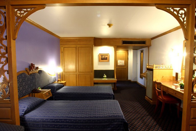 Lotus Hotel Pang Suan Kaew