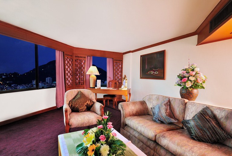 Lotus Hotel Pang Suan Kaew