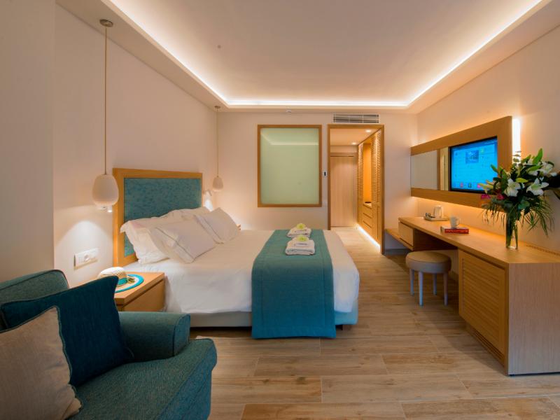 Amada Colossos Resort