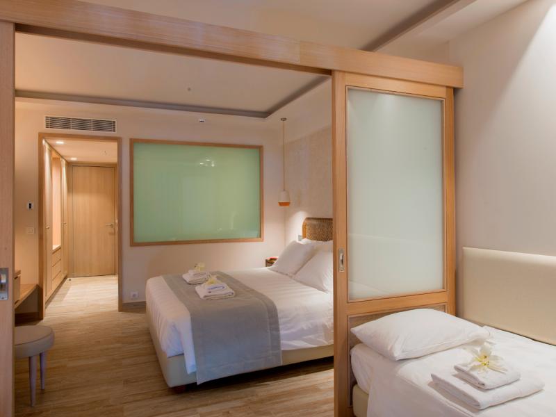 Amada Colossos Resort