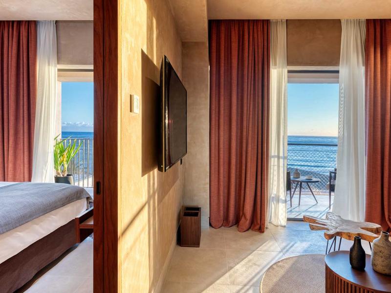 Domes of Corfu, Autograph Collection