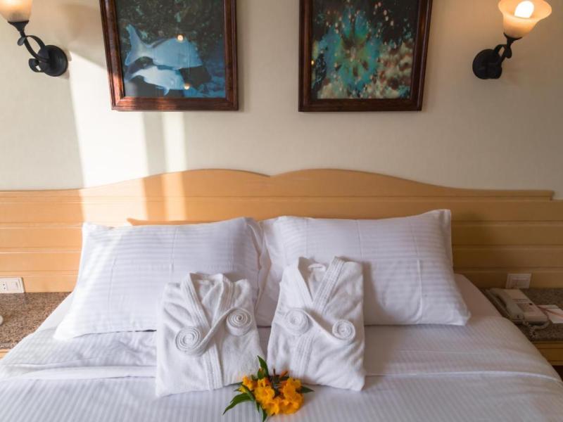 Invidia Coral Beach Tiran