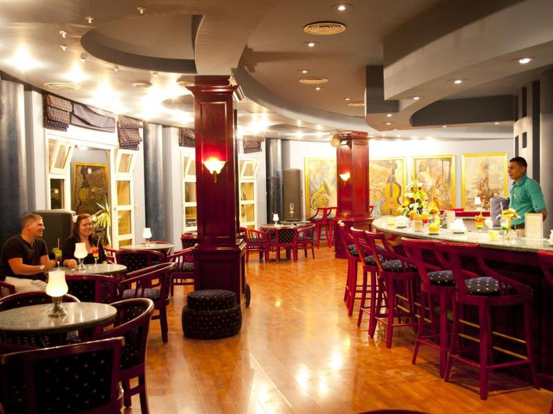 Invidia Coral Beach Tiran