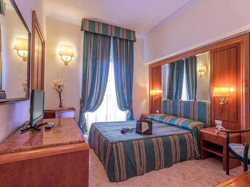 Raeli Hotel Lux