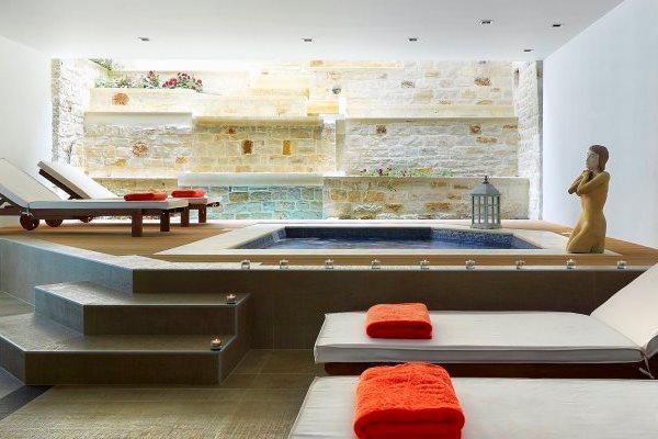 Macaris Suites & Spa