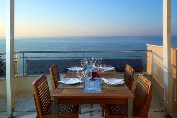 Macaris Suites & Spa