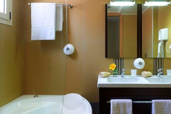 Macaris Suites & Spa