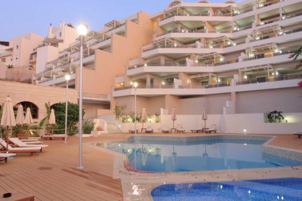 Macaris Suites & Spa