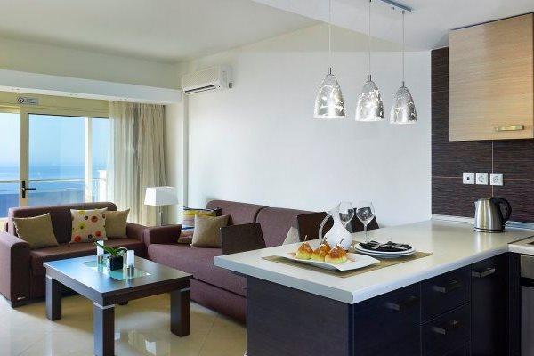 Macaris Suites & Spa