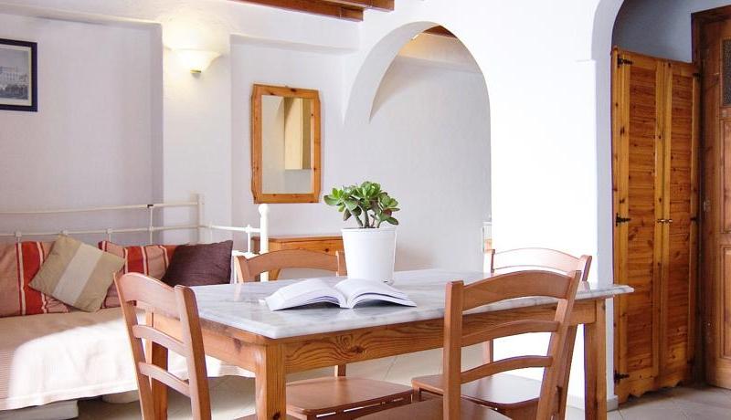 Madres Studios & Apartments