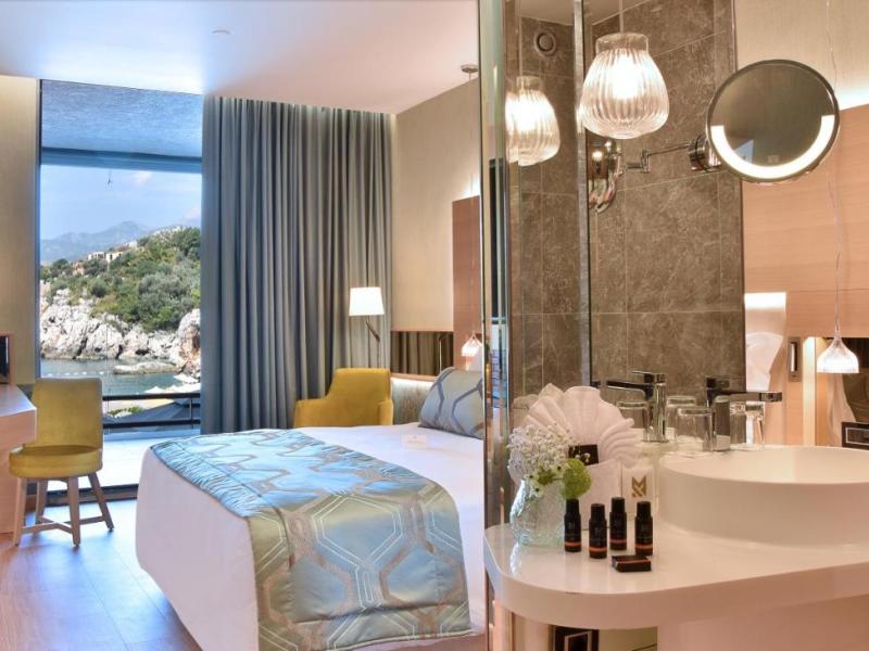 Maestral Resort & Casino