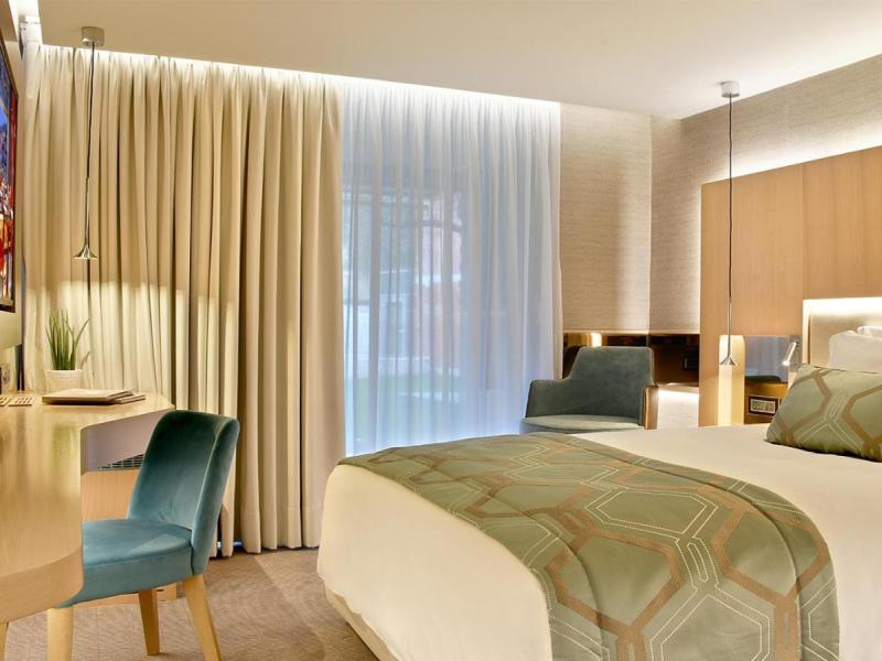 Maestral Resort & Casino