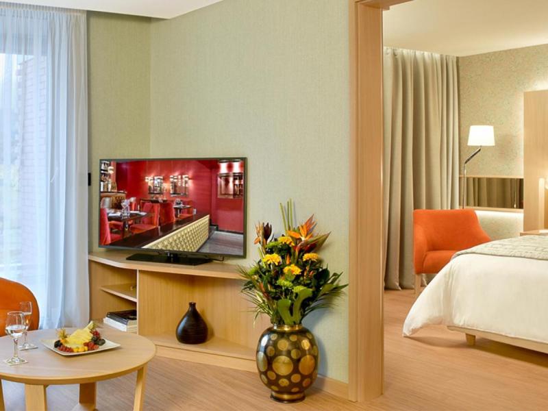 Maestral Resort & Casino