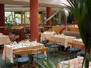 Metropolitan Al Mafraq Hotel