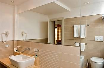 Mahara Hotel & Wellness
