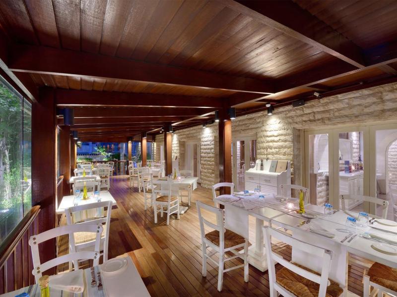 Majestic City Retreat Hotel