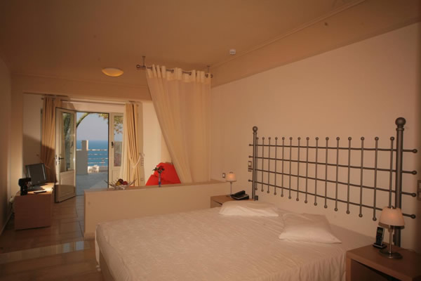 Antinea Suites & Spa Hotel