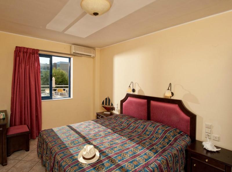 Manos Maria Hotel & Apartments