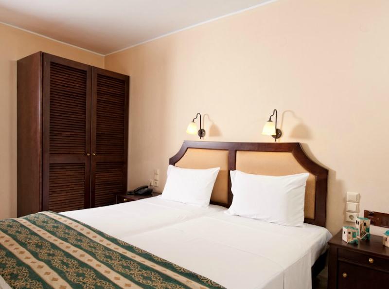 Manos Maria Hotel & Apartments