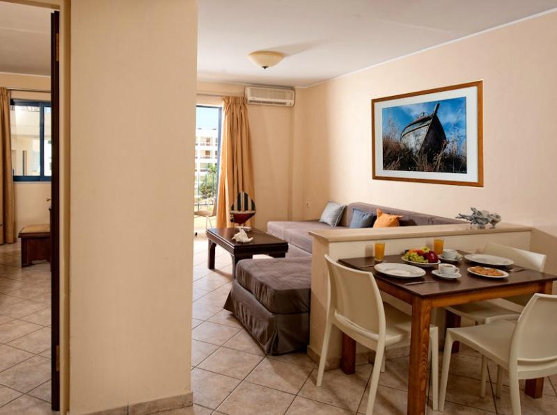 Manos Maria Hotel & Apartments