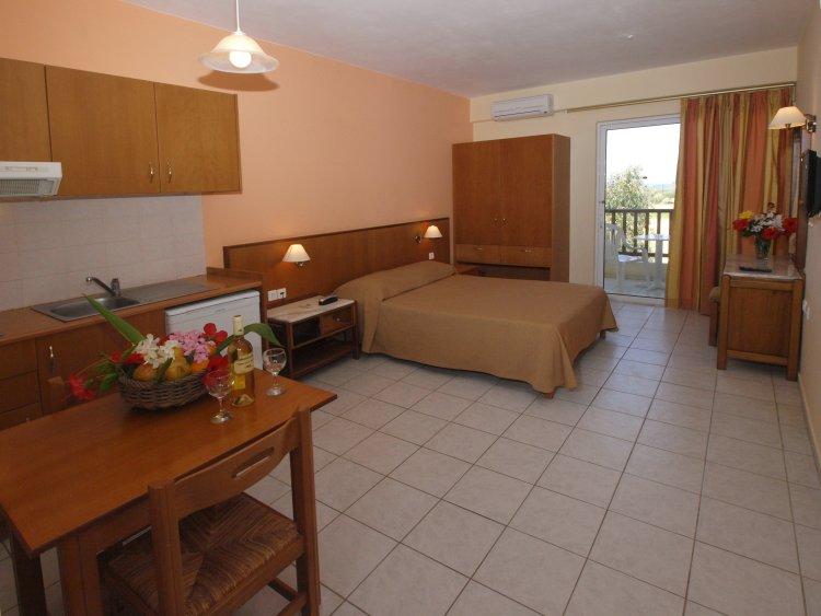 Maravel Hotel & Apartments