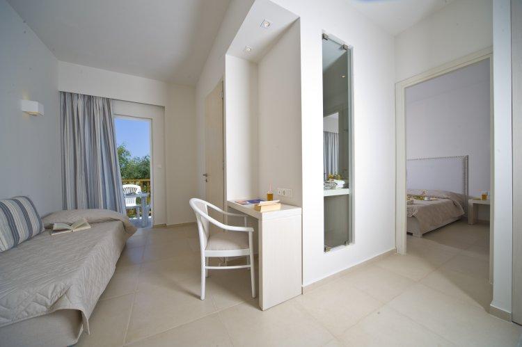 Maravel Hotel & Apartments