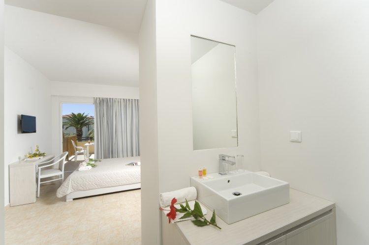 Maravel Hotel & Apartments