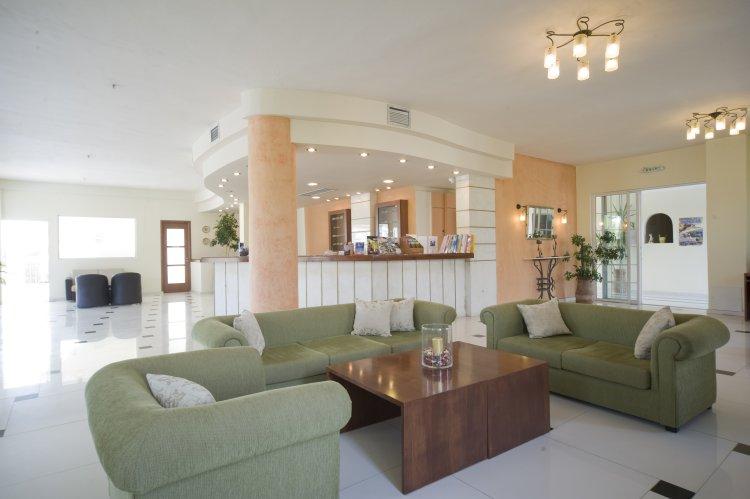 Maravel Hotel & Apartments