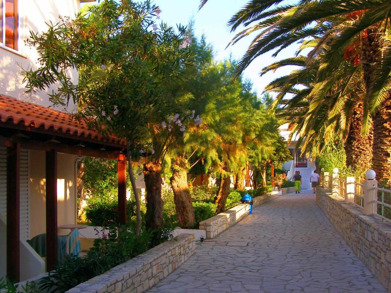 Maravel Land Beach Hotel